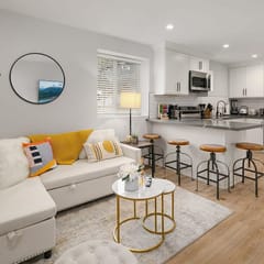 Brand New Designer's Modern, 1BR Home 1min to I-5