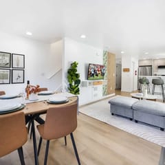 Modern 2BR Gem , Near UW & Lake Trails & Garage