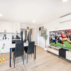 Modern 2BR • Near DT + Stadiums • Parking