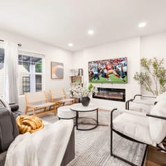 Newly Remodeled Hilltop 4B Retreat with Gym