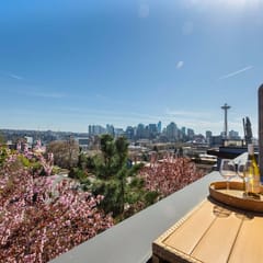 Queen Anne Secret Garden, Space Needle & City Skylight View