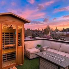 2022 Modern 3BR, Tesla Charger, City Views