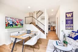 3BR Modern Townhome w, Parking Near UW & Childrens Hospital