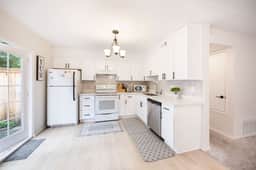 4B TH in Kirkland, Woodinville, Prime Location