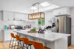 Bothell Family Friendly Modern Home, 2 AC, I405