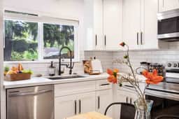 Brand New 1BR Designer's Oasis 1min to I-5, Costo