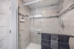 Kirkland Home with 2 Queen Beds - Totem Lake Village