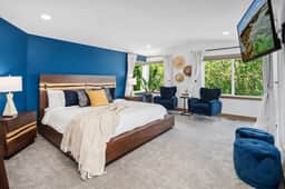 Luxury 6 BR Mansion w, Water Views & Walk to Beach