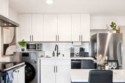 Modern 2BR • Near DT + Stadiums • Parking