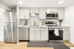 Remodeled 1BR Private Basement, 9 Min to Beach