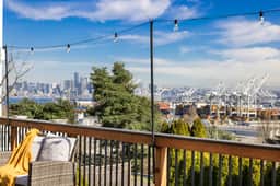 Step-Free 2BR Retreat w, Panoramic Views on Deck