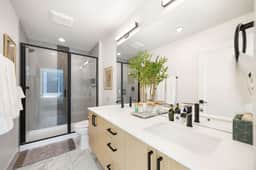 Modern 3BR City View Home w, Near Green Lake & UW