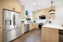 Modern 3BR City View Home w, Near Green Lake & UW
