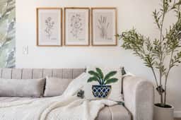 Modern 2BR Queen Anne Condo, Walk to Downtown - Image 2