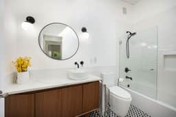 Modern Mercer Island 5BR/3BA Family Home w/ Deck - Image 5
