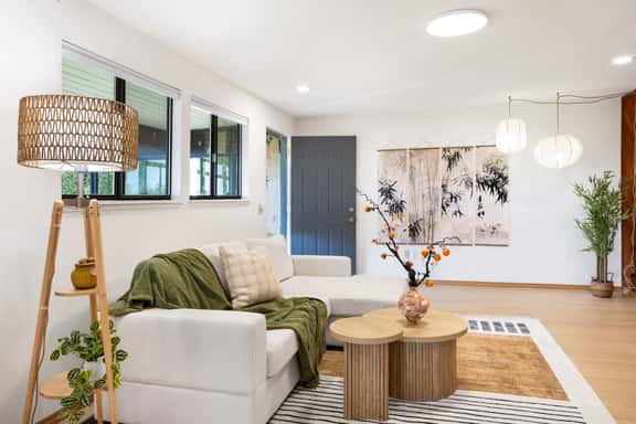 Bellevue Somerset 2BR w, Sunroom & Sweeping Views - Image 1