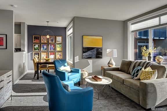 DT Designer's 2BR Condo Parking, Tub, Pool - 99 walk score - Image 1