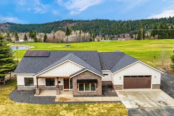 Luxury Ski & Golf 4BR Retreat w/EV outlet, Hot Tub - Image 1
