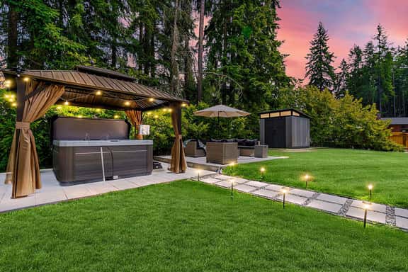Lynnwood Modern Basement, Hot Tub, Private Entry - Image 1