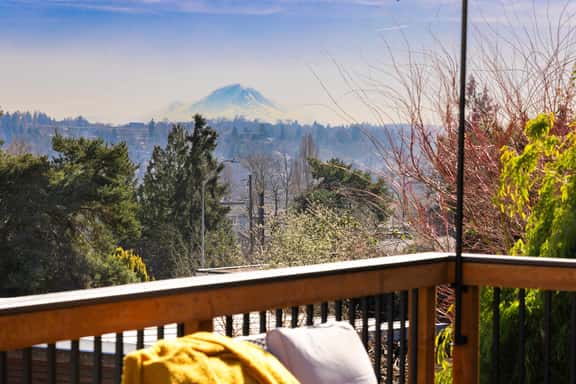 Modern 3BR Retreat w, City Views, 2 Living Spaces - Image 1