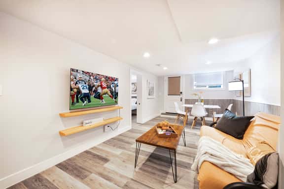 Pet Friendly 1BR Basement w, Gym, Near UW &Hospital - Image 1