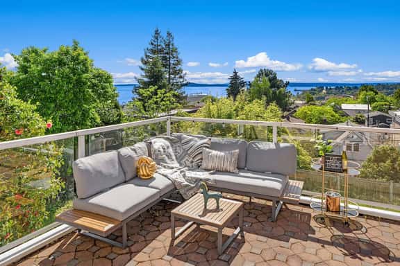 Queen Anne Retreat with Bay Views, Dining & Shop - Image 1