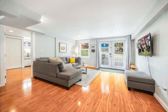 Spacious 2BR Home, Backyard Parking & UW - Image 1