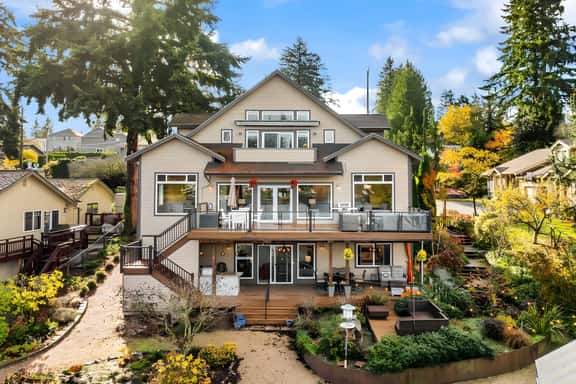 Serene Waterfront Escape w, Amazing View & Hot Tub - Image 1