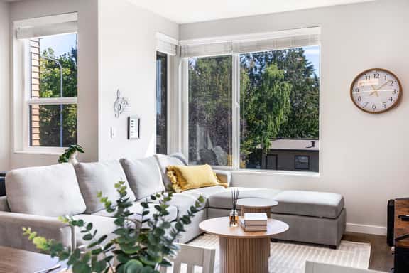 Eco-Friendly 3BR Retreat w, UW & Hospital - Image 1
