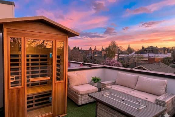 2022 Modern 3BR, Tesla Charger, City Views - Image 1