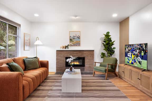 Spacious 2BR Home, Near UW, Parks & Station - Image 1