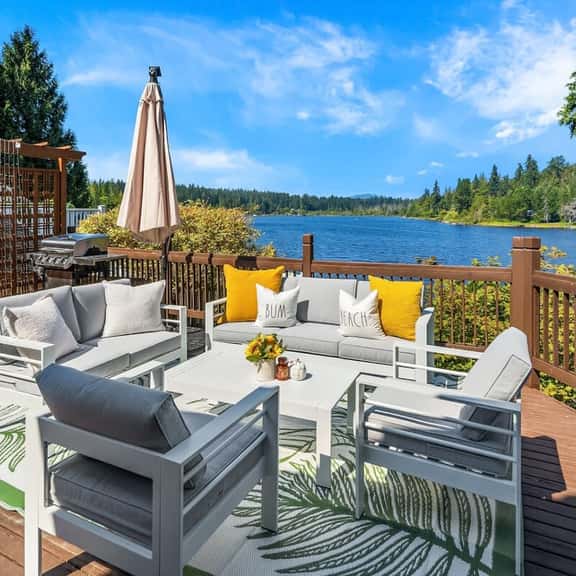 European White Castle on Lake Desire, Private Dock - Image 1