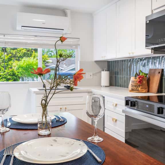 Modern 1BR Designer's Oasis 1min to I-5, Costo - Image 1