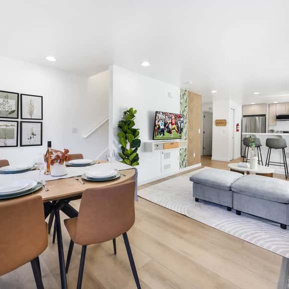Modern 2BR Gem , Near UW & Lake Trails & Garage - Image 1