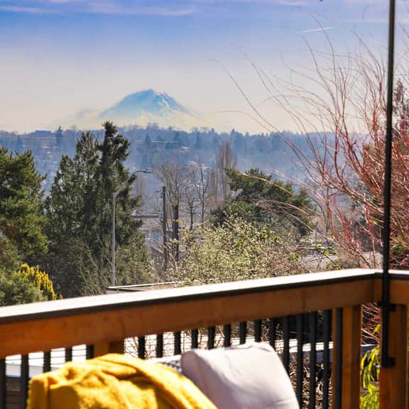 Modern 3BR Retreat w, City Views, 2 Living Spaces - Image 1