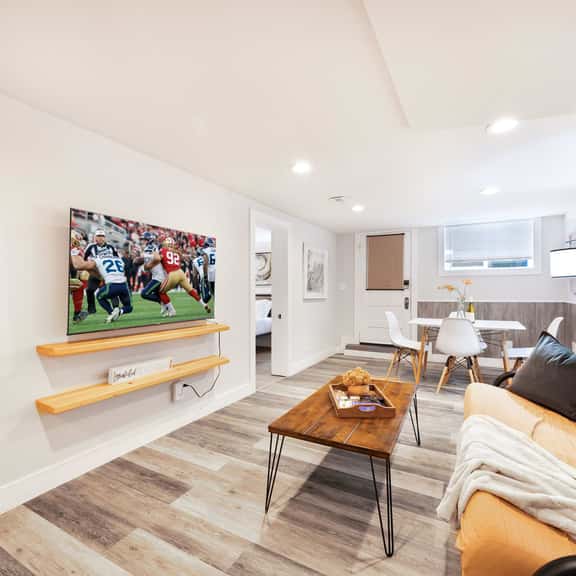 Pet Friendly 1BR Basement w, Gym, Near UW &Hospital - Image 1