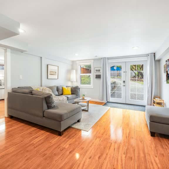 Spacious 2BR Home, Backyard Parking & UW - Image 1