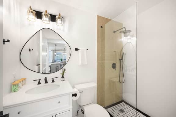 Bruce Lee 1BR Condo, Brand New in Queen Anne