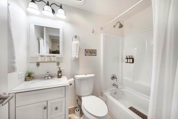 Green Lake 3BR Retreat, Rare Large Garage