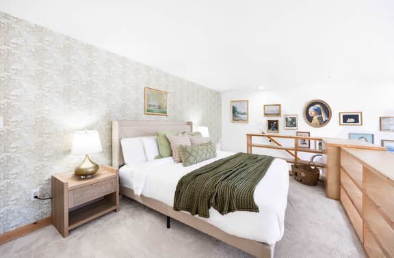 Historic DT Loft w/ 16ft Ceilings, Garage &97 WS!