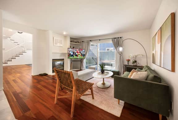 Kirkland Elegant 4B 2,5B Family Retreat with Designer Decor