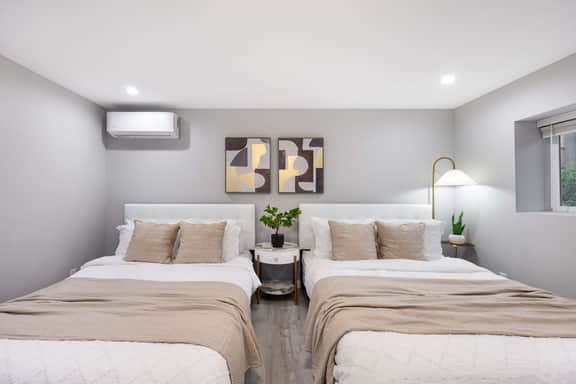 Kirkland Home with 2 Queen Beds - Totem Lake Village
