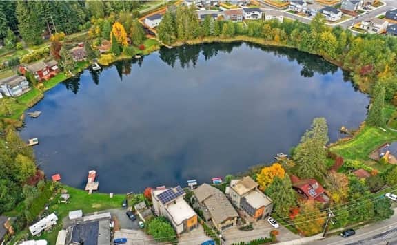Lakeshore Serene Modern House, Dock, Billiard, Gym