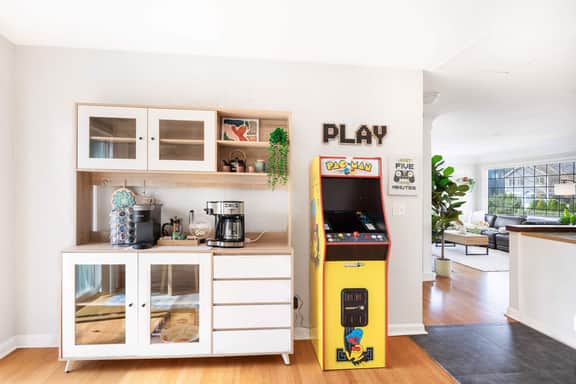 Modern 2BR Retreat w, Maple Leaf, UW&Park