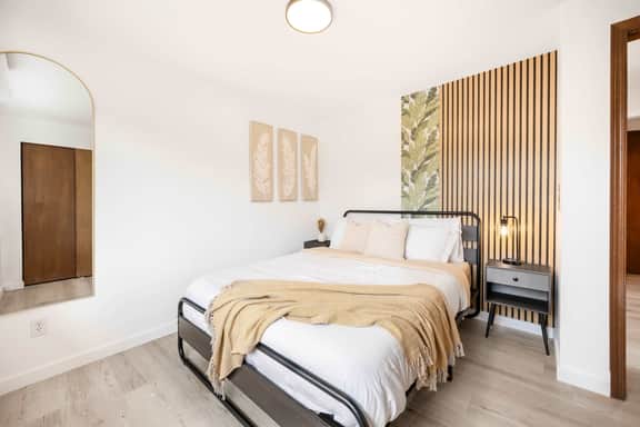 Modern 2BR • Near DT + Stadiums • Parking