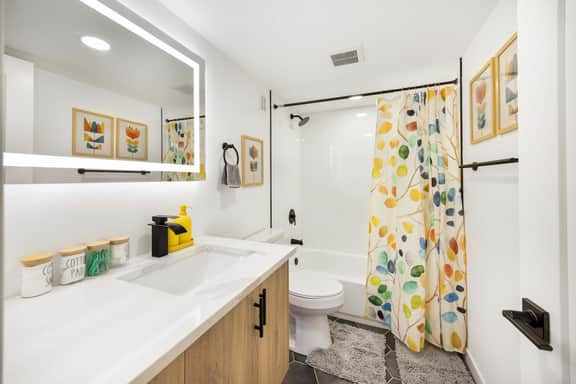 Remodeled 1BR Private Basement, 9 Min to Beach
