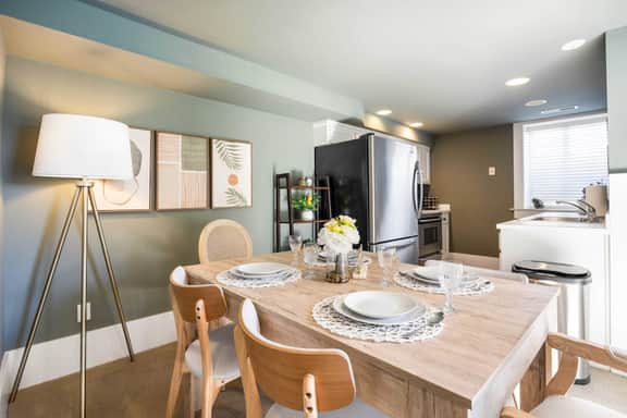 Seattle Luxury 3B2B Daylight Basement 13 min to DT