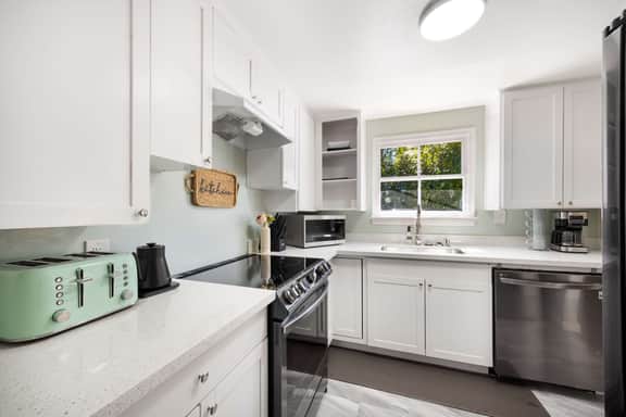 Vintage Charm 3BR Home w,Yard, Pets Welcome
