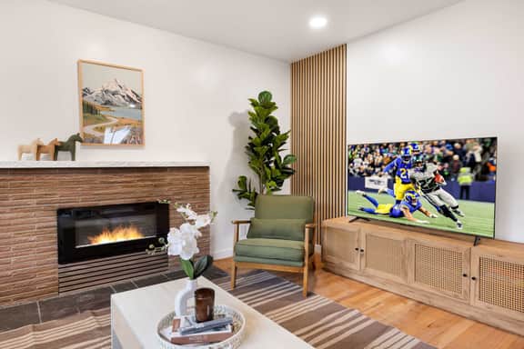 Spacious 2BR Home, Near UW, Parks & Station - Image 2
