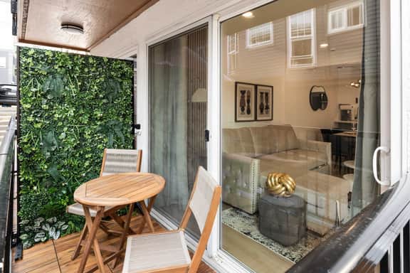 Brand New 2BR Queen Anne Condo, Designer's Taste - Image 4